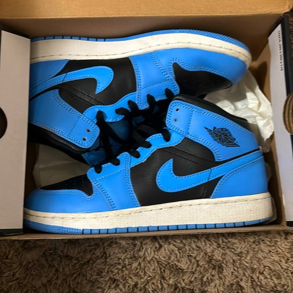 jordan 1 mid 6y